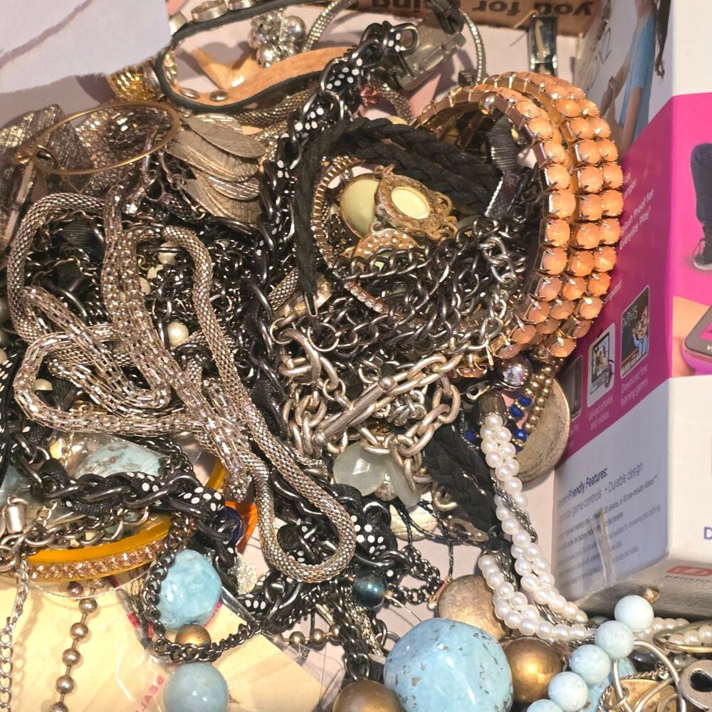 4 Lbs Junk Jewelry Lot Broken Tangled Repurpose Repair Vintage To Now SKU 3421 - Picture 3 of 6